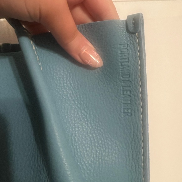 Portland Leather Devan Bucket Tote Classic Size in Dream - Picture 5 of 5